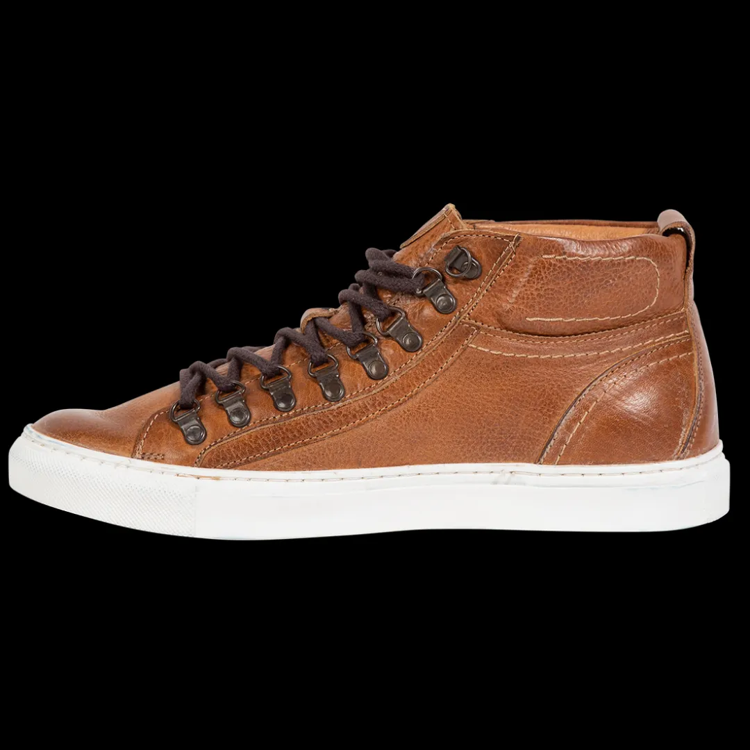 Hot Shelby Mens Street